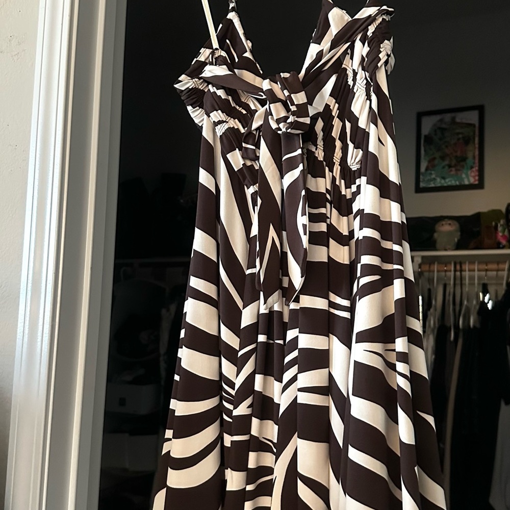VINTAGE Y2K BCBGMaxazria Tiger Printed Mini Halter Dress Chain Neck Strap Mini-M - Picture 15 of 15
